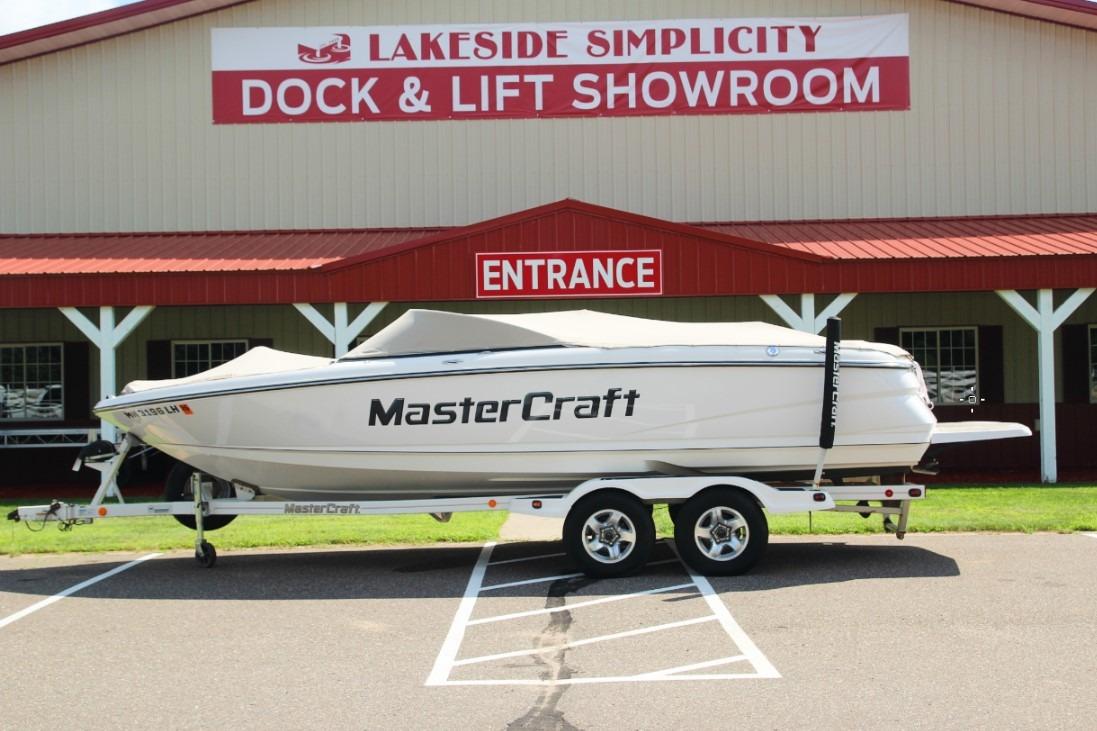 MasterCraft MariStar 230 VRS 2006 MasterCraft MariStar 230 VRS boat at Lakeside Simplicity Dock & Lift Showroom.