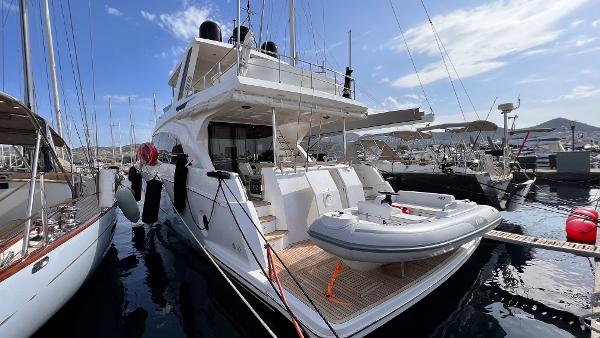 2022 Majesty 62 Hard Top