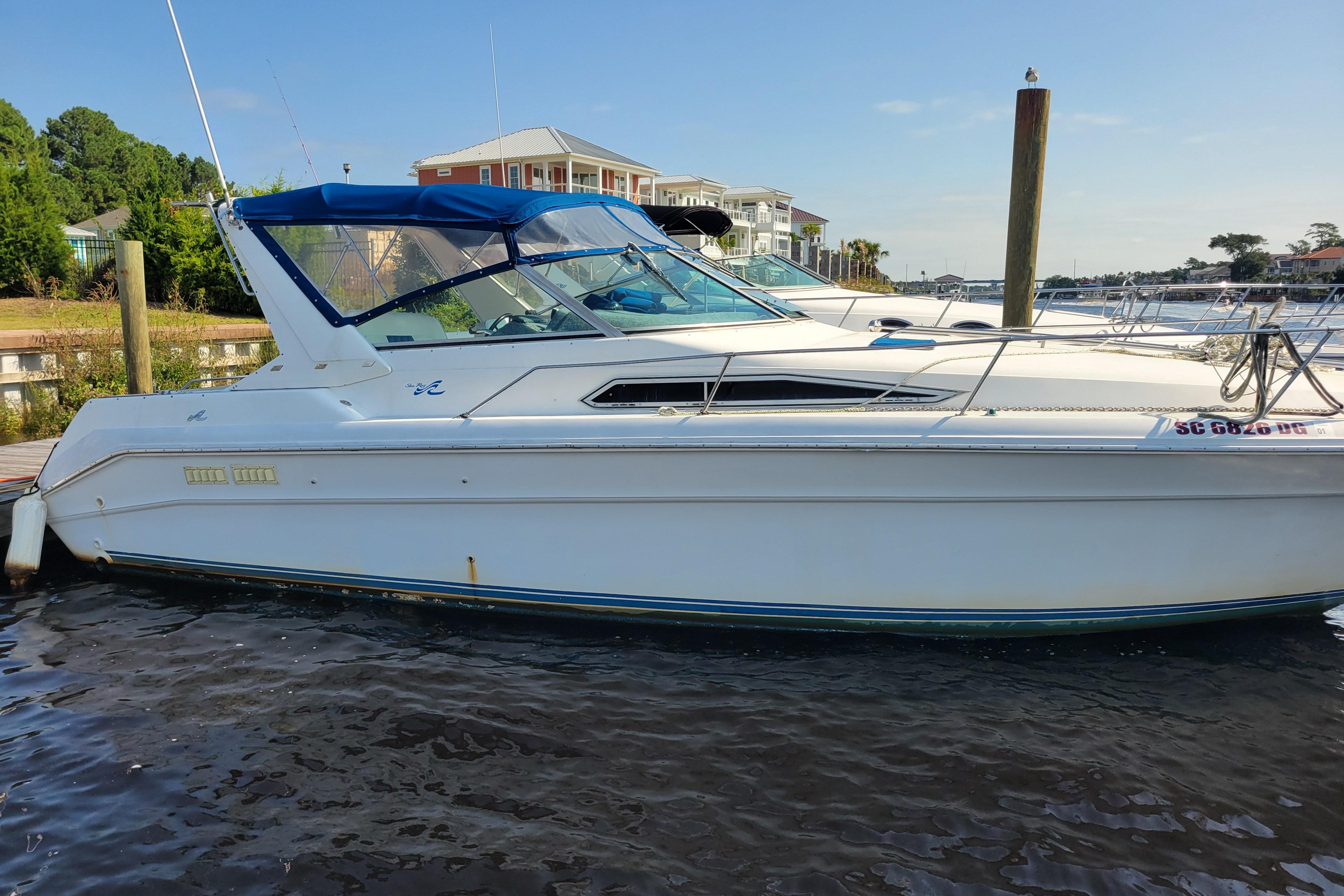 Sea Ray 330 Sundancer 1992 Sea Ray 330 Sundancer docked by waterfront homes.