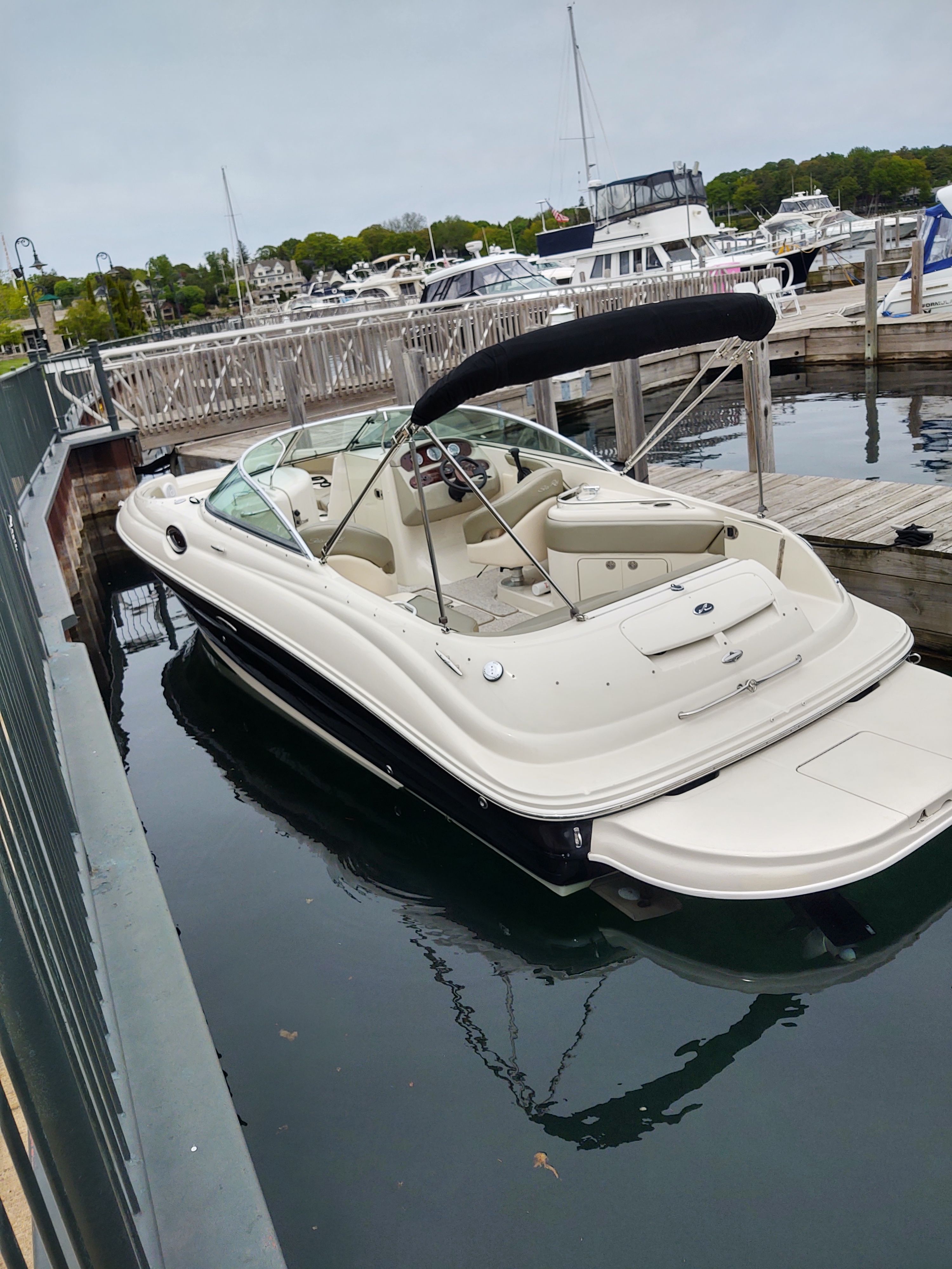 2005 Sea Ray 240 Sundeck