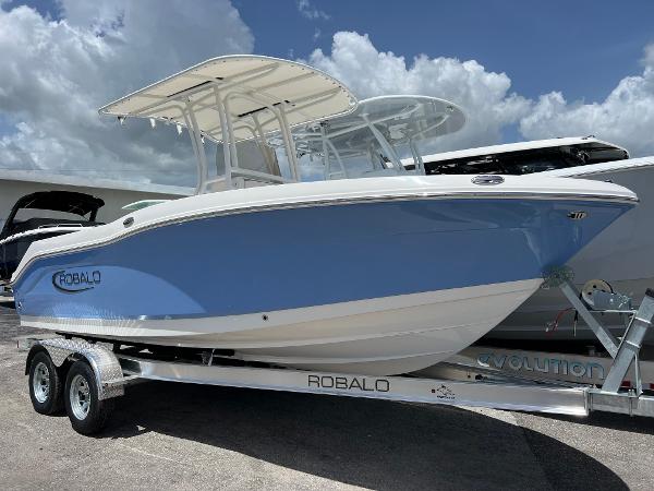 Robalo R200 Center Console 2025 Robalo R200 Center Console boat on a trailer under a cloudy sky.