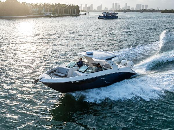 2021 Sea Ray SLX 350 Outboard