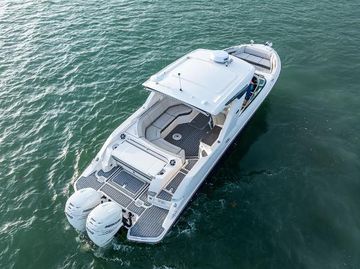 2021 Sea Ray SLX 350 Outboard