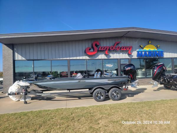 Ranger RT198P 2025 Ranger RT198P boat displayed at Sundown Marine dealership.