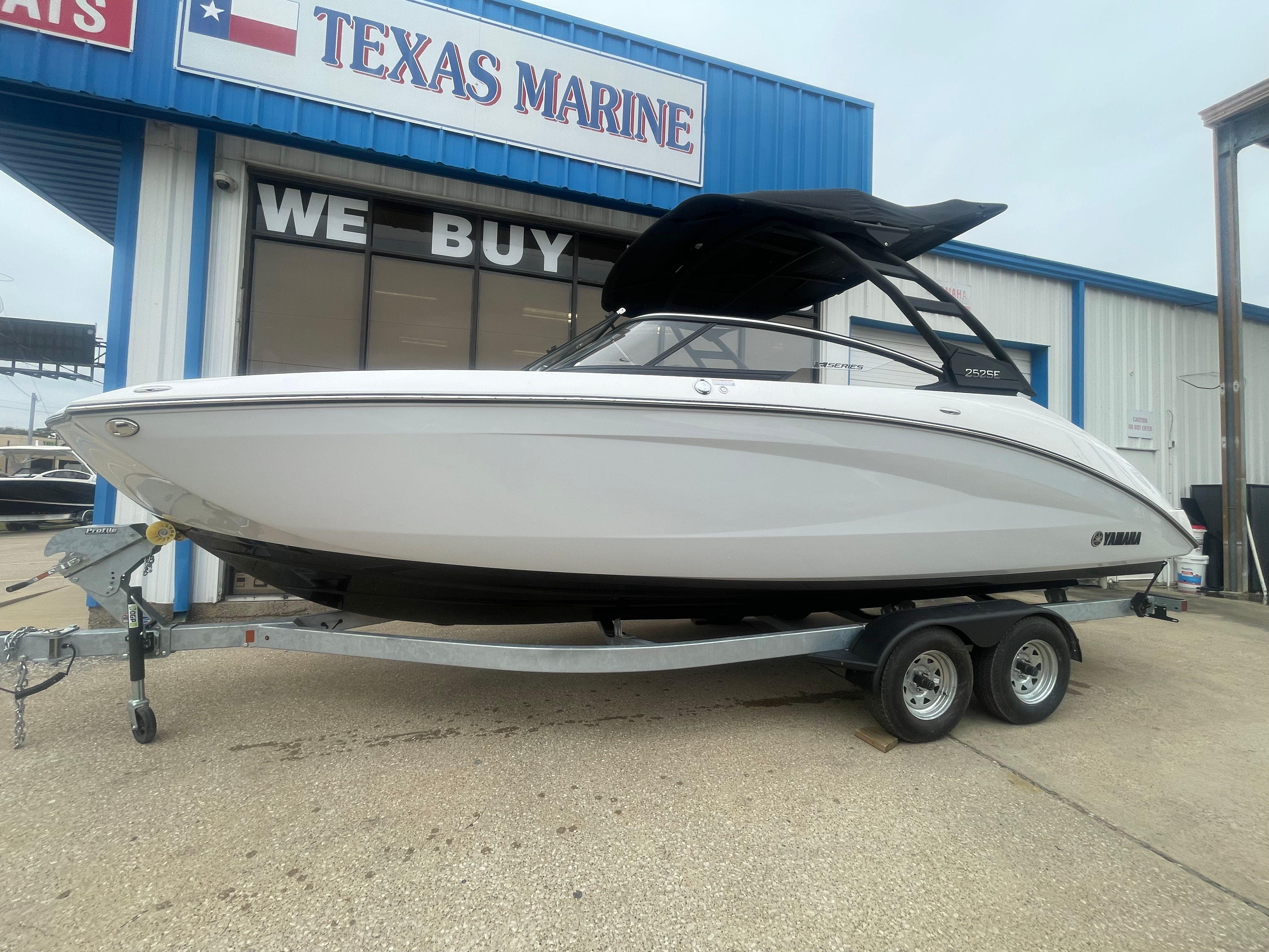 2025 Yamaha Boats 252 SE
