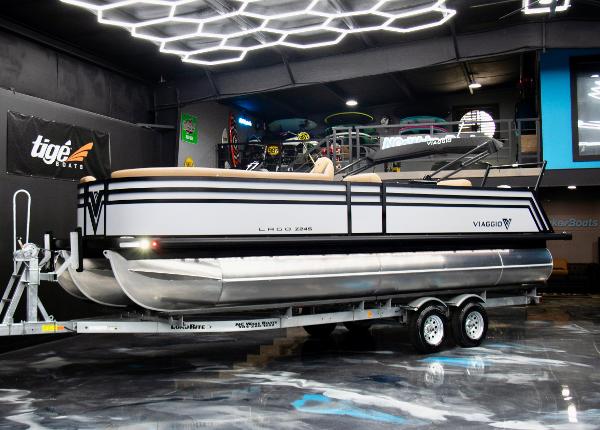 Viaggio Lago Z-S 2025 Viaggio Lago Z-S pontoon boat on trailer in showroom with modern lighting.