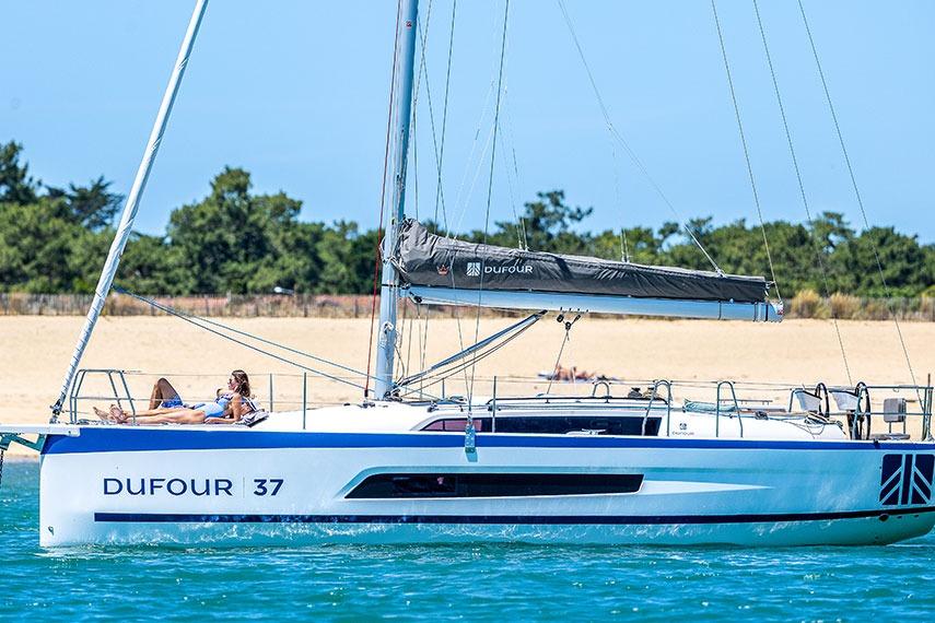 2025 Dufour 37
