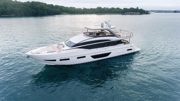 Princess Y85 y85-exterior-white-hull-05