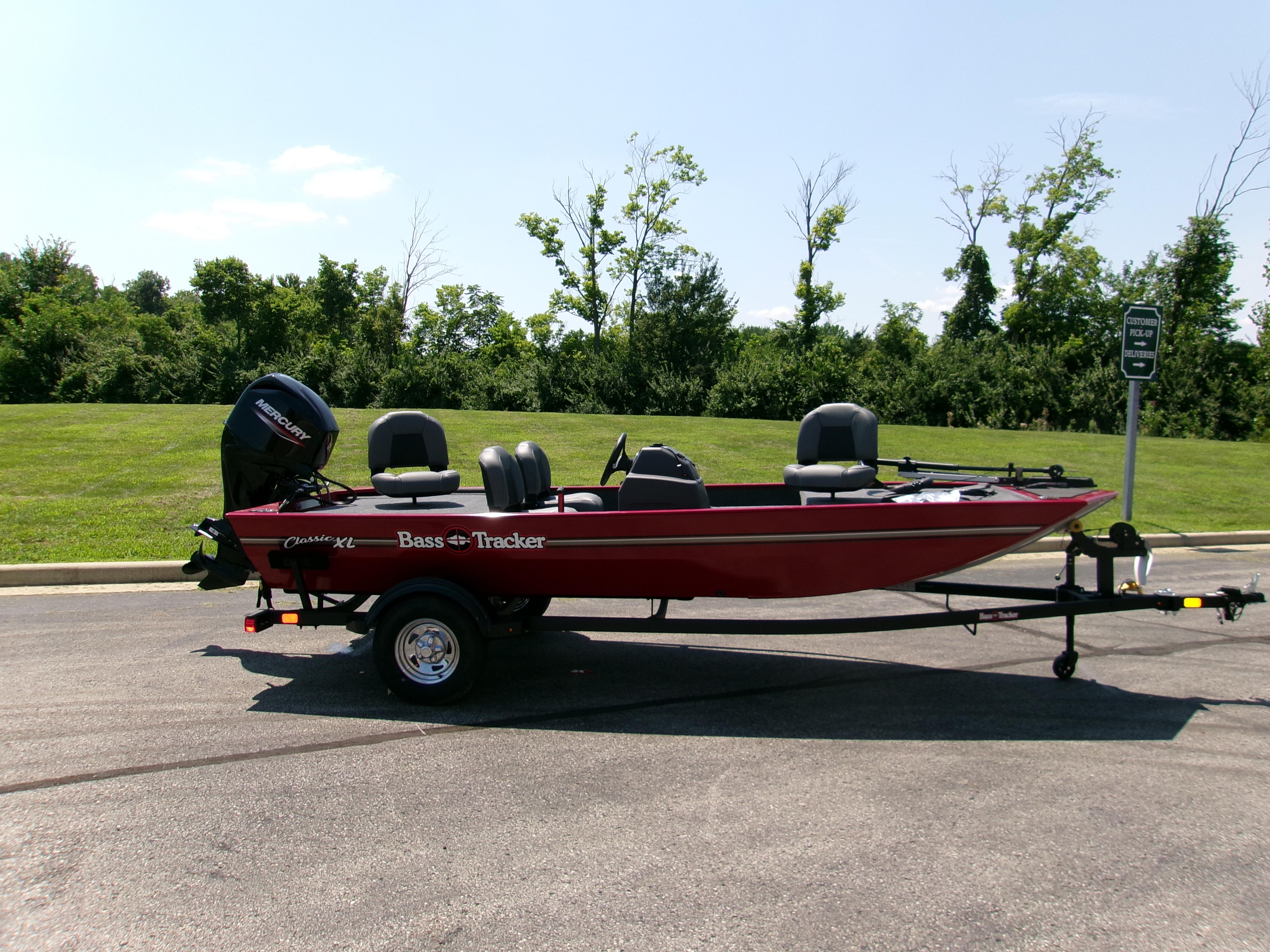 Tracker Bass Tracker Classic XL 2025 Tracker Bass Tracker Classic XL boat on trailer, parked outdoors.
