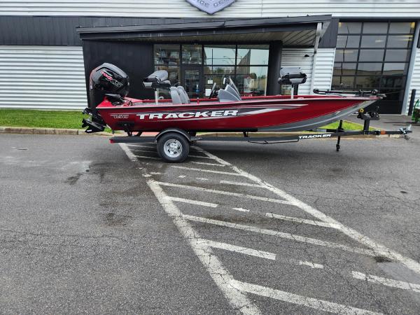 Tracker Pro Team 190 2025 Tracker Pro Team 190 boat on trailer, parked outside a building.