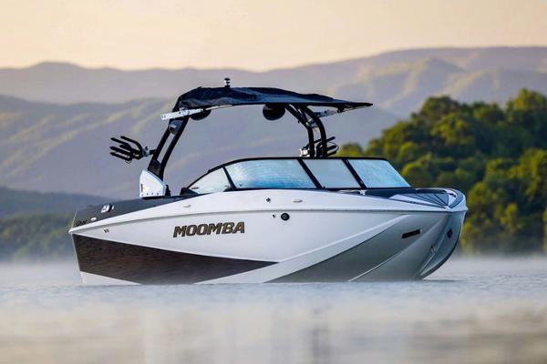 moomba wakesurf boat