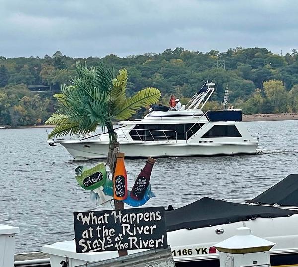 1989 Bluewater Yachts Coastal Cruiser 42