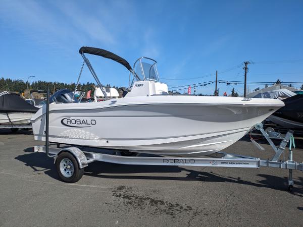 2025 Robalo R180 Center Console