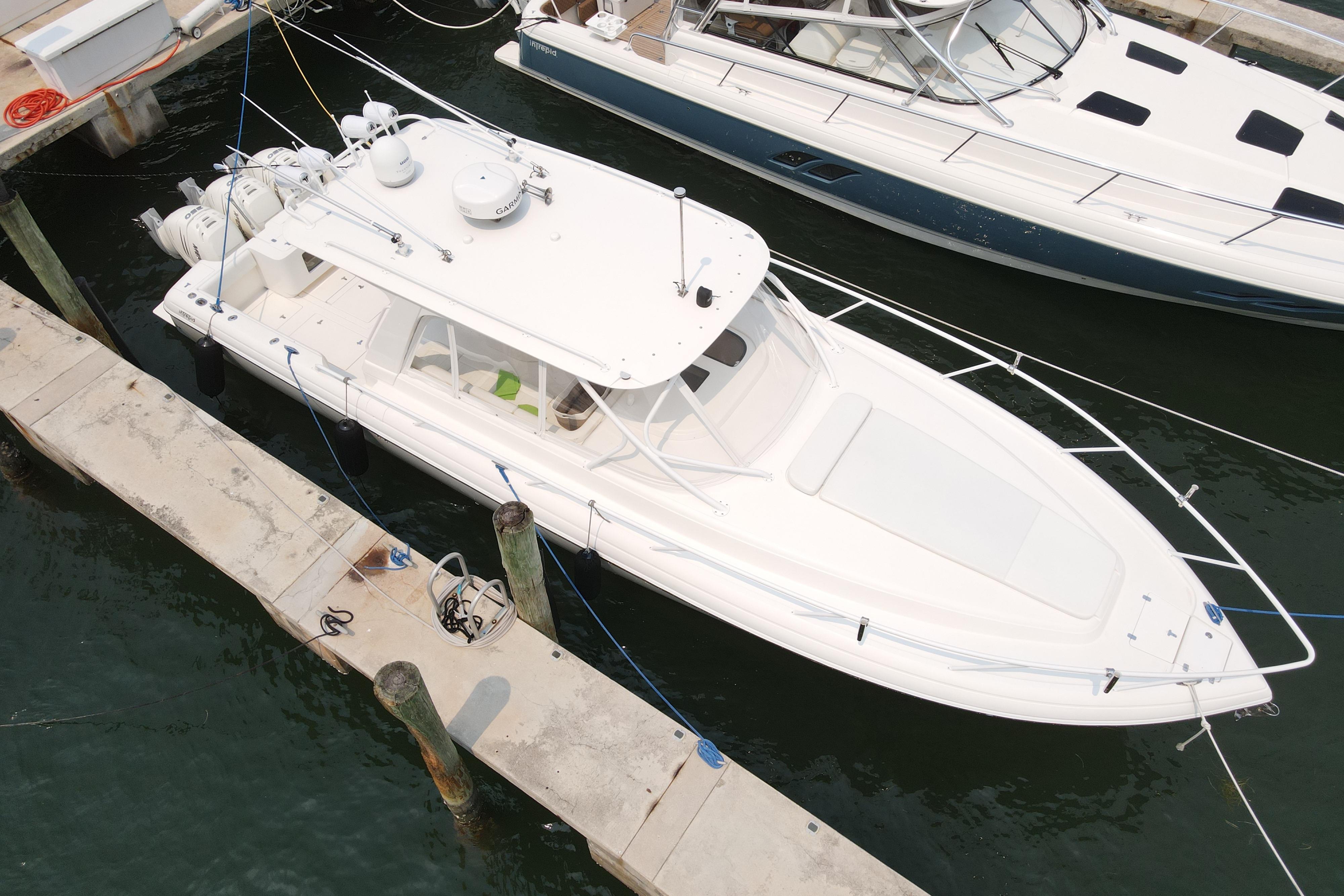 2010 Intrepid 390 Sport Yacht