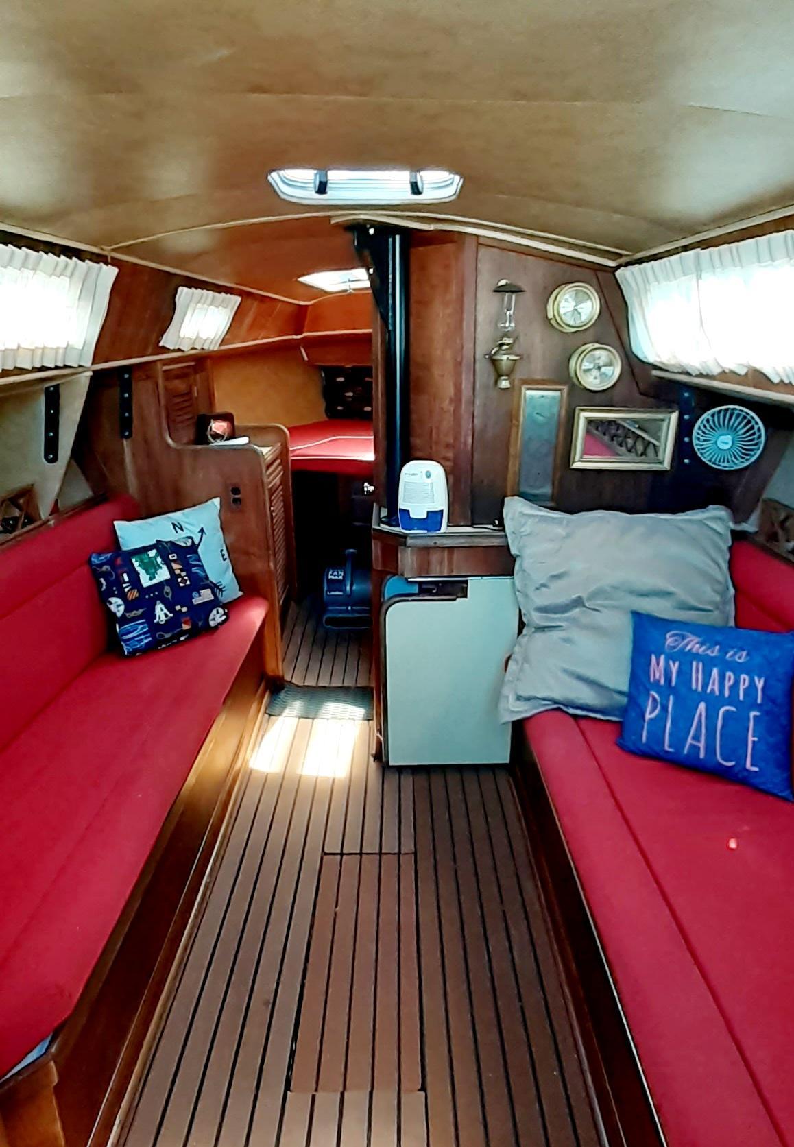 1976 Custom Islander 28