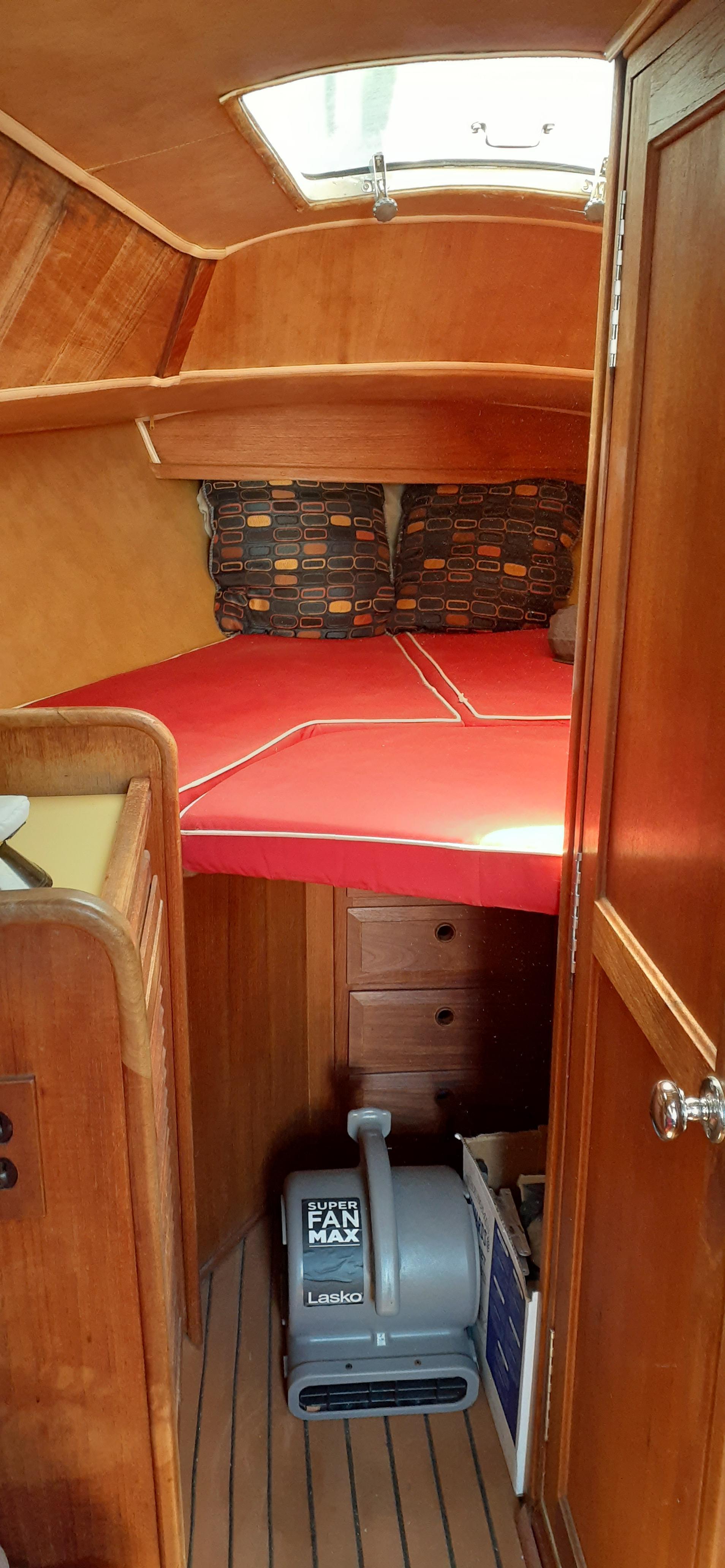 1976 Custom Islander 28