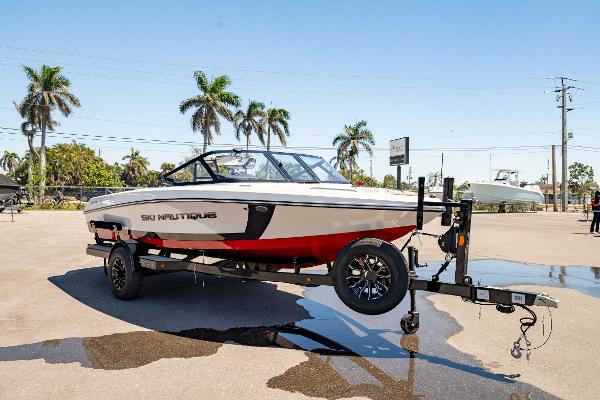 2025 Nautique Ski 200