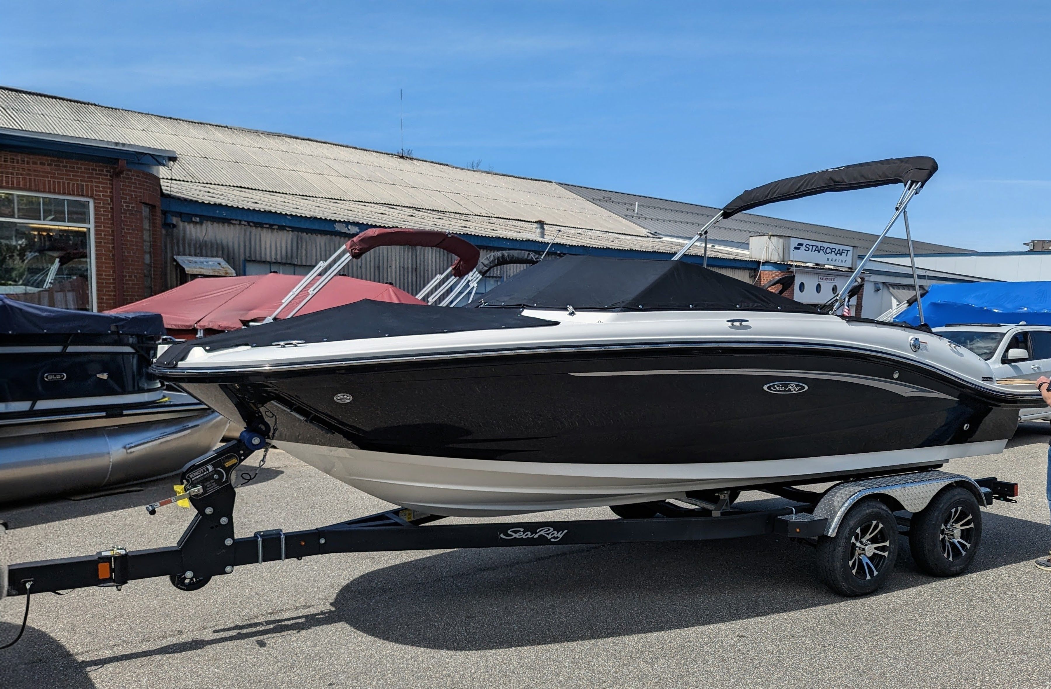 2023 Sea Ray SPX 190