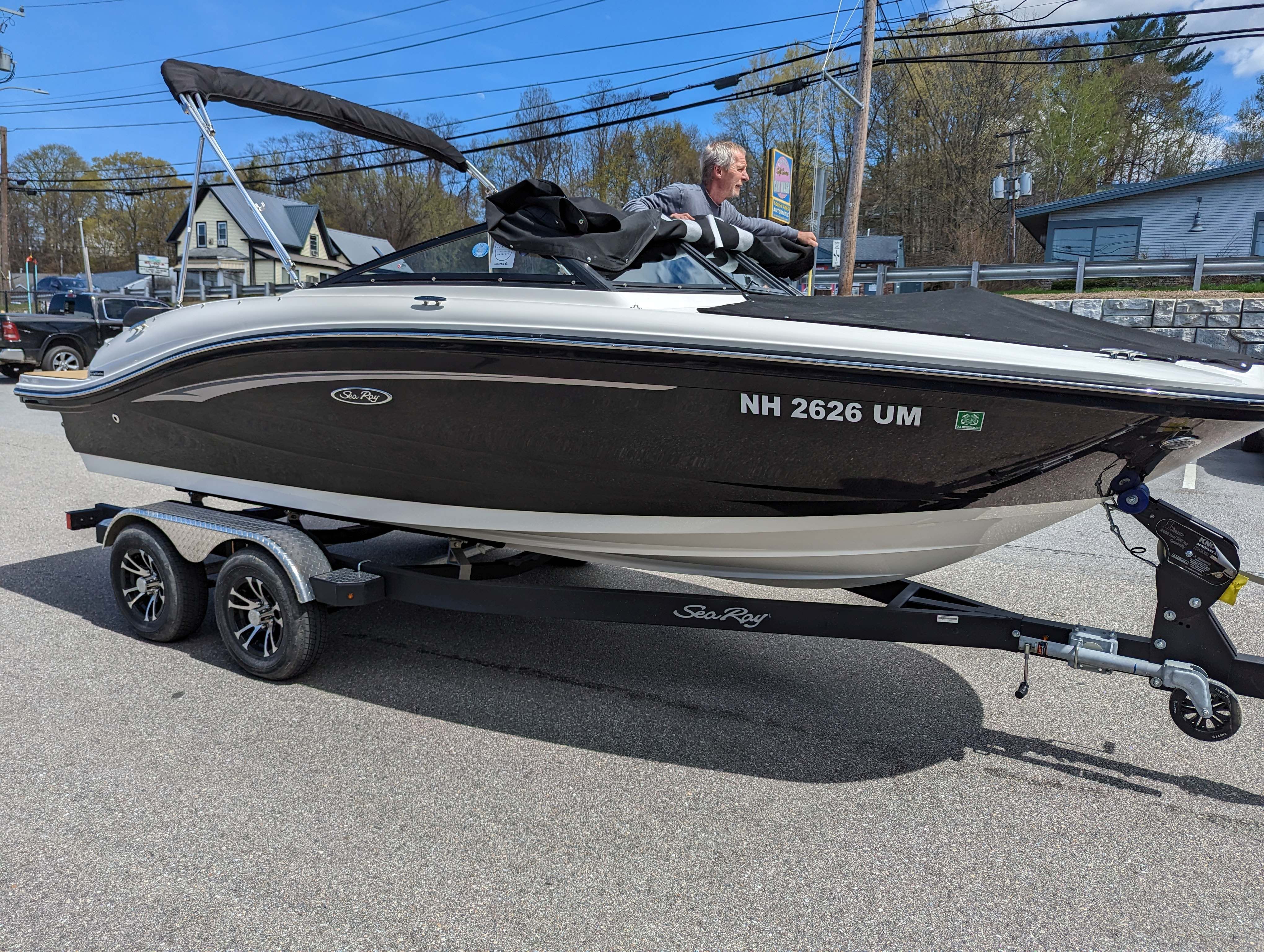 2023 Sea Ray SPX 190