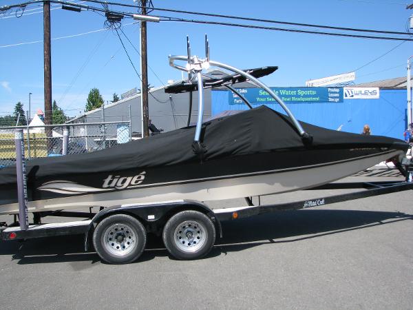 Tigé 20ci 2001 Tigé 20ci boat on trailer, covered, with wakeboard tower, parked outdoors.
