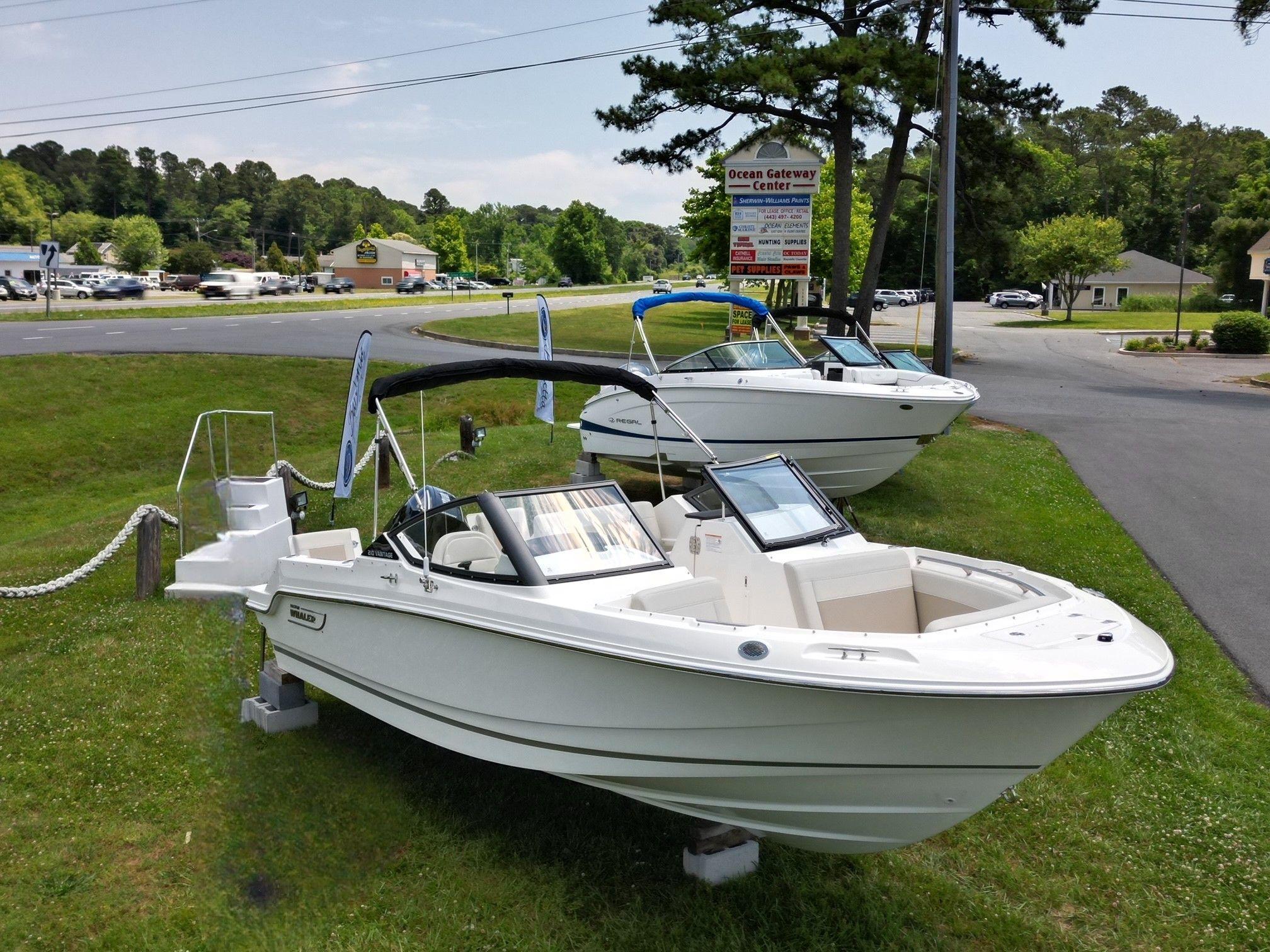 2024 Boston Whaler 210 Vantage