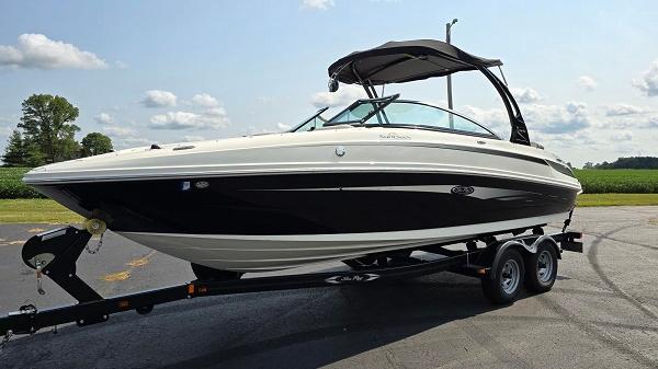 2013 Sea Ray 240 Sundeck