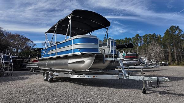 Bentley Pontoons 223 Fish-N-Cruise 2025 Bentley Pontoons 223 Fish-N-Cruise on trailer, parked outdoors under blue sky.