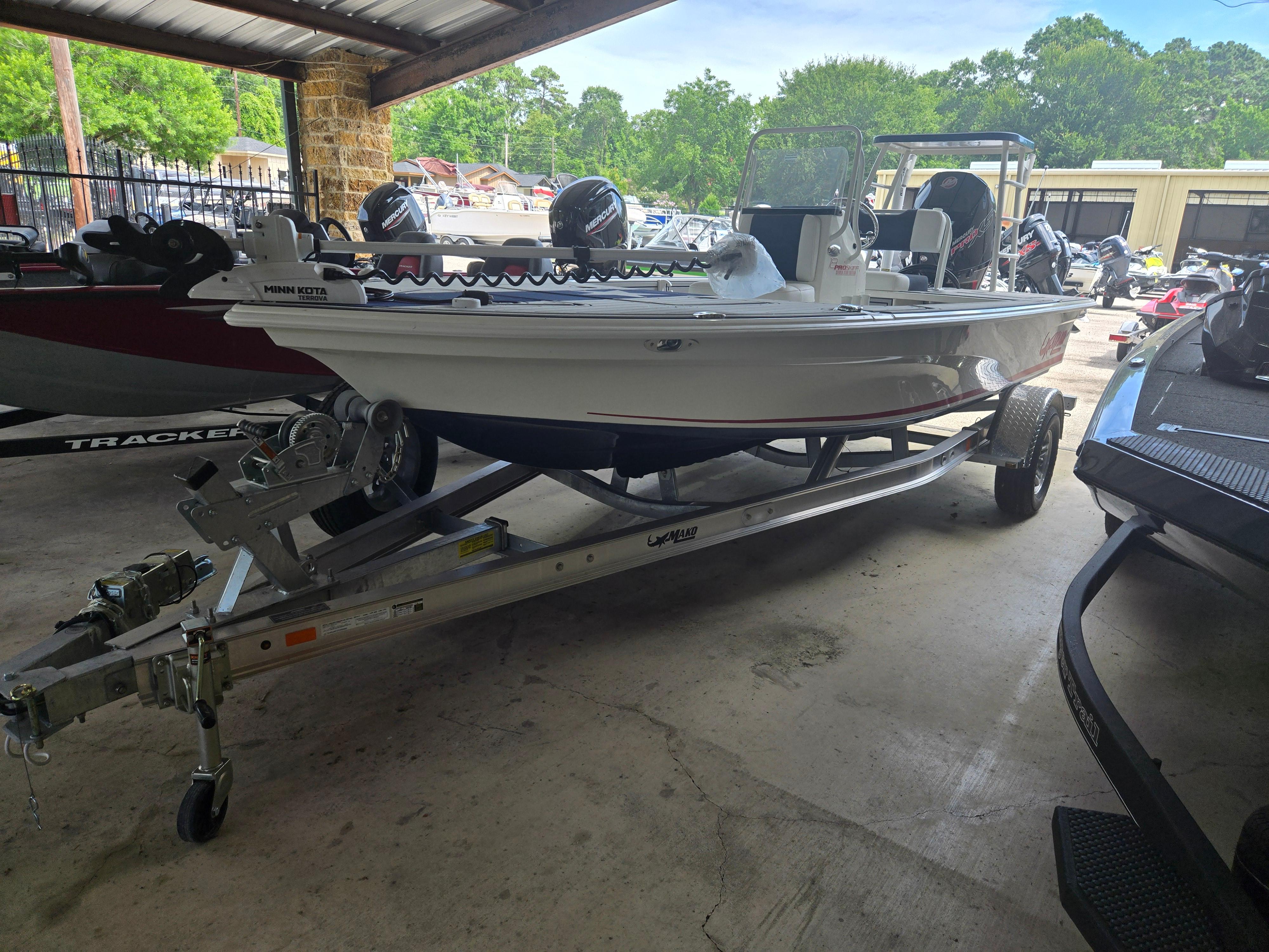 2025 Mako 18 Pro Skiff Patriot Edition