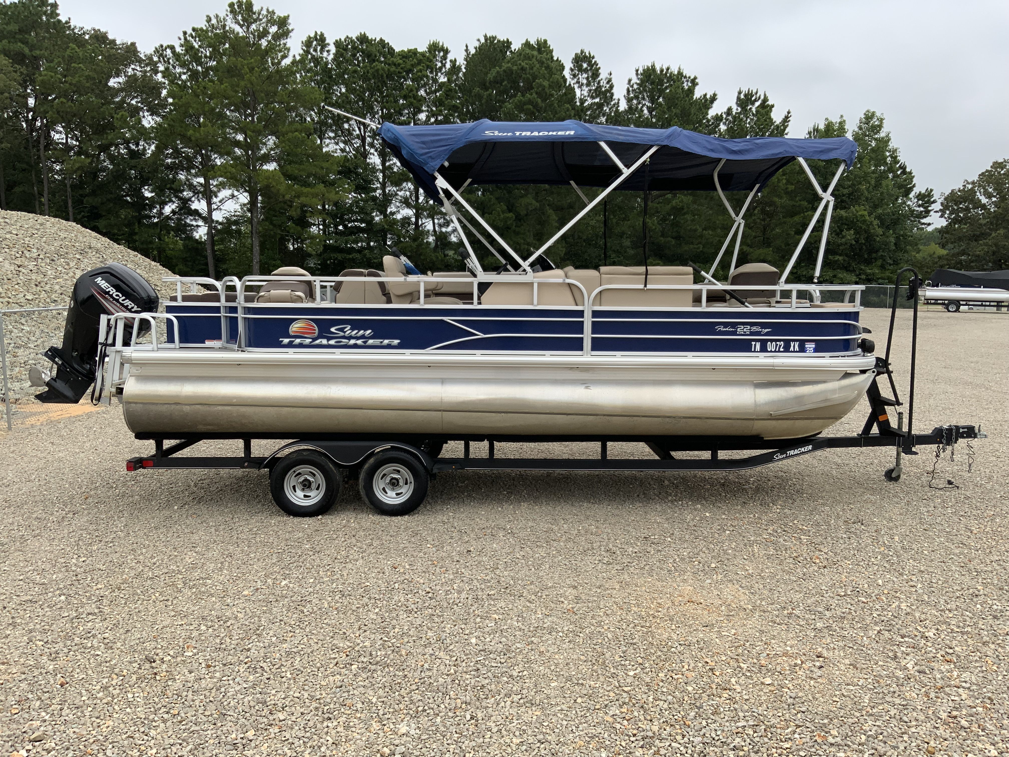 2018 Sun Tracker Fishin' Barge 22 DLX
