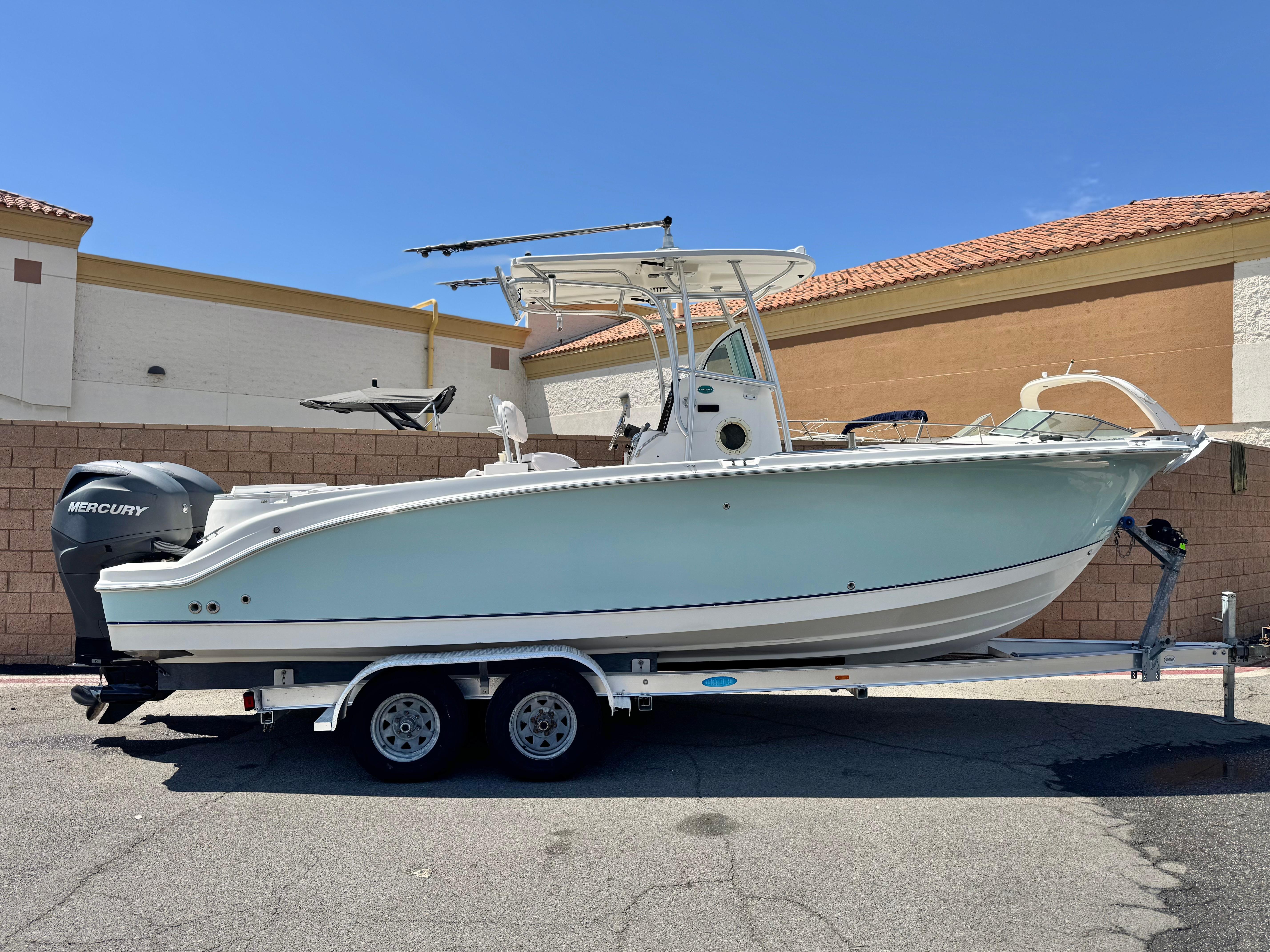 Bayliner 2503 Trophy Center Console 2006 Bayliner 2503 Trophy Center Console boat on trailer, parked outdoors.