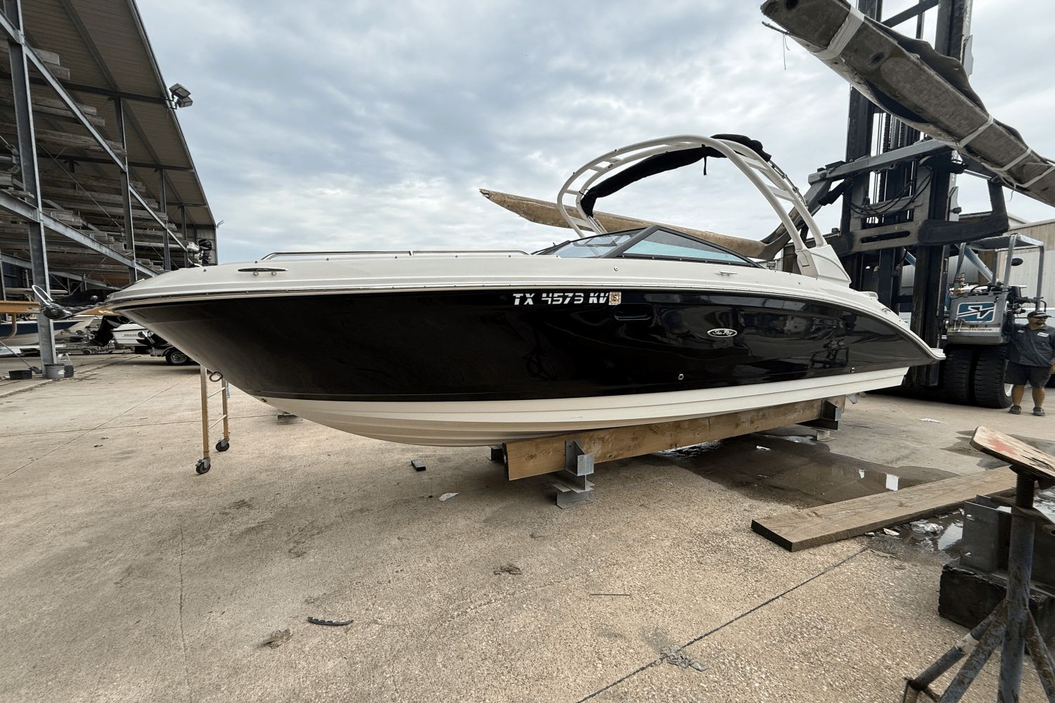 2024 Sea Ray SDX 270 Outboard
