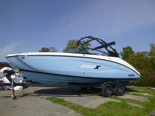 Yamaha Boats 252XE 2024 Yamaha Boats 252XE in light blue on trailer.
