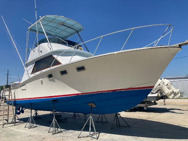 Custom 36 Matlack Tournament SF 1975 Custom 36 Matlack Tournament SF boat on stands, blue hull, white superstructure.