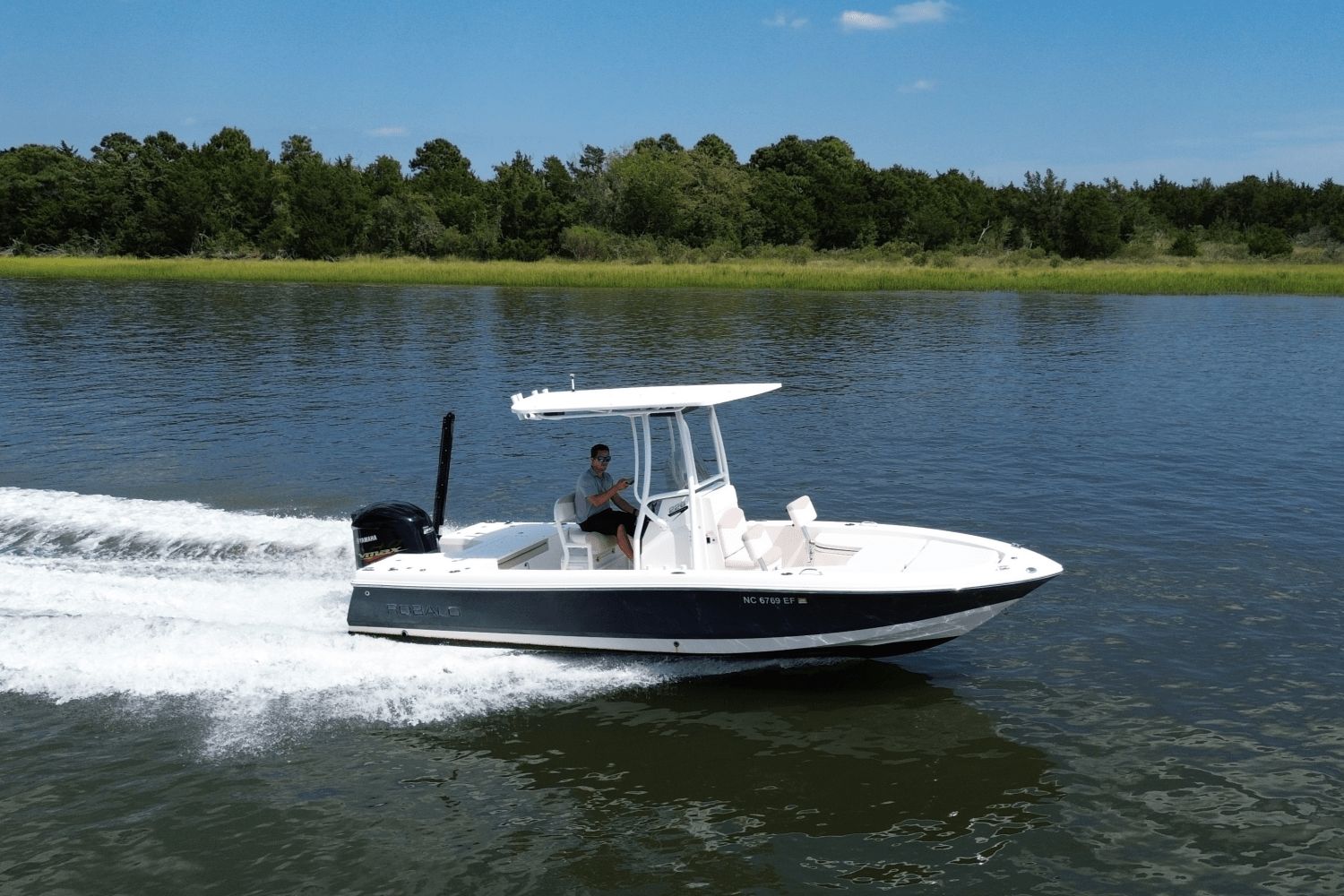 2017 Robalo 226 Cayman