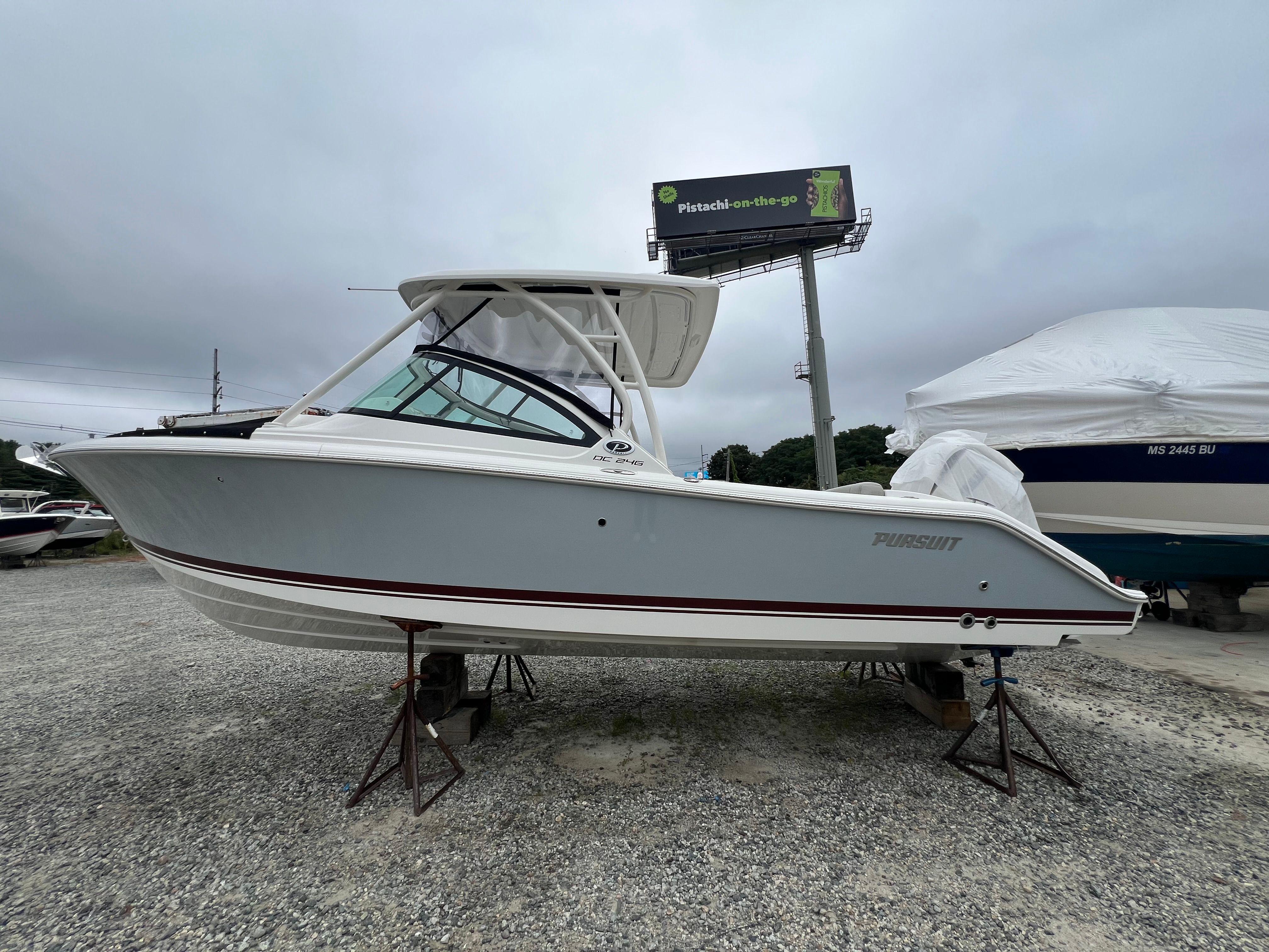 2025 Pursuit DC 246 Dual Console