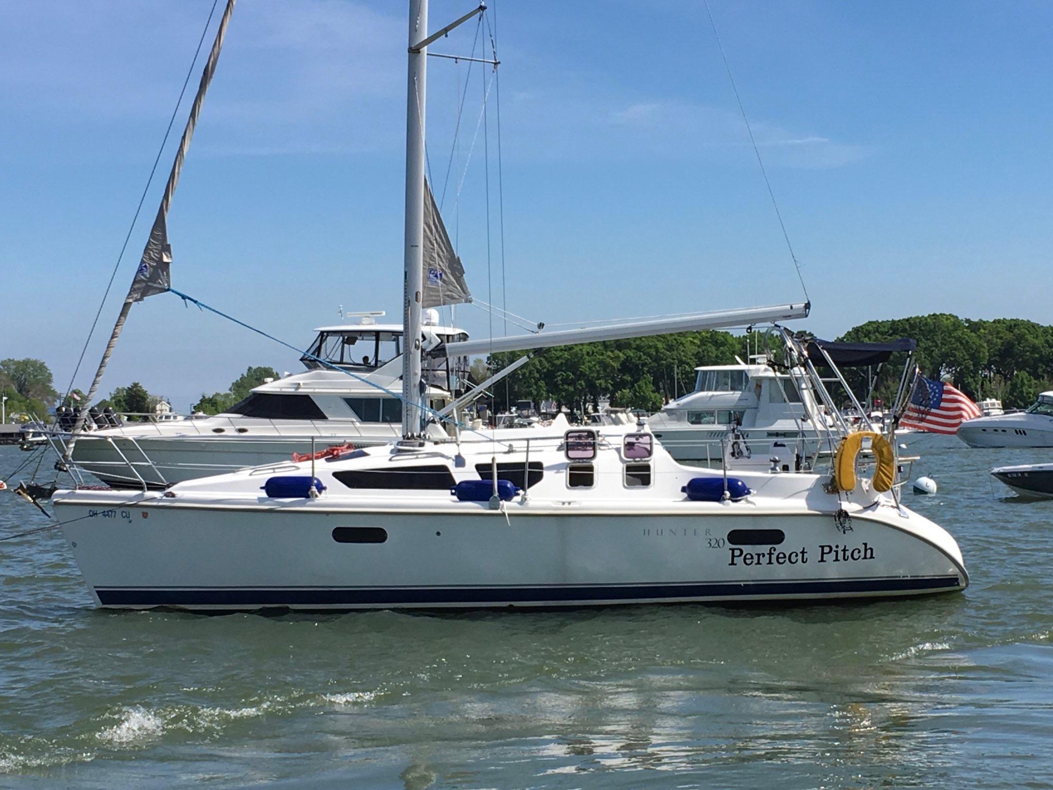 2001 Hunter 320