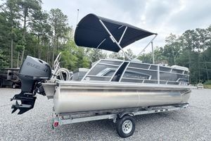 Starcraft 20 EX QDH 2024 Starcraft 20 EX QDH pontoon boat with Suzuki motor on a trailer.