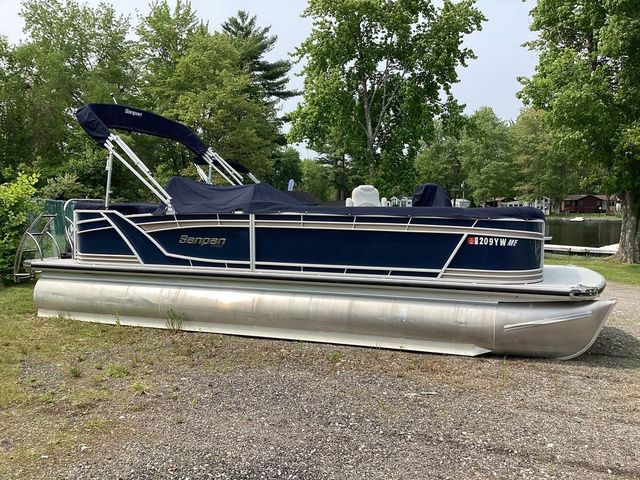 2016 Godfrey 2500SE