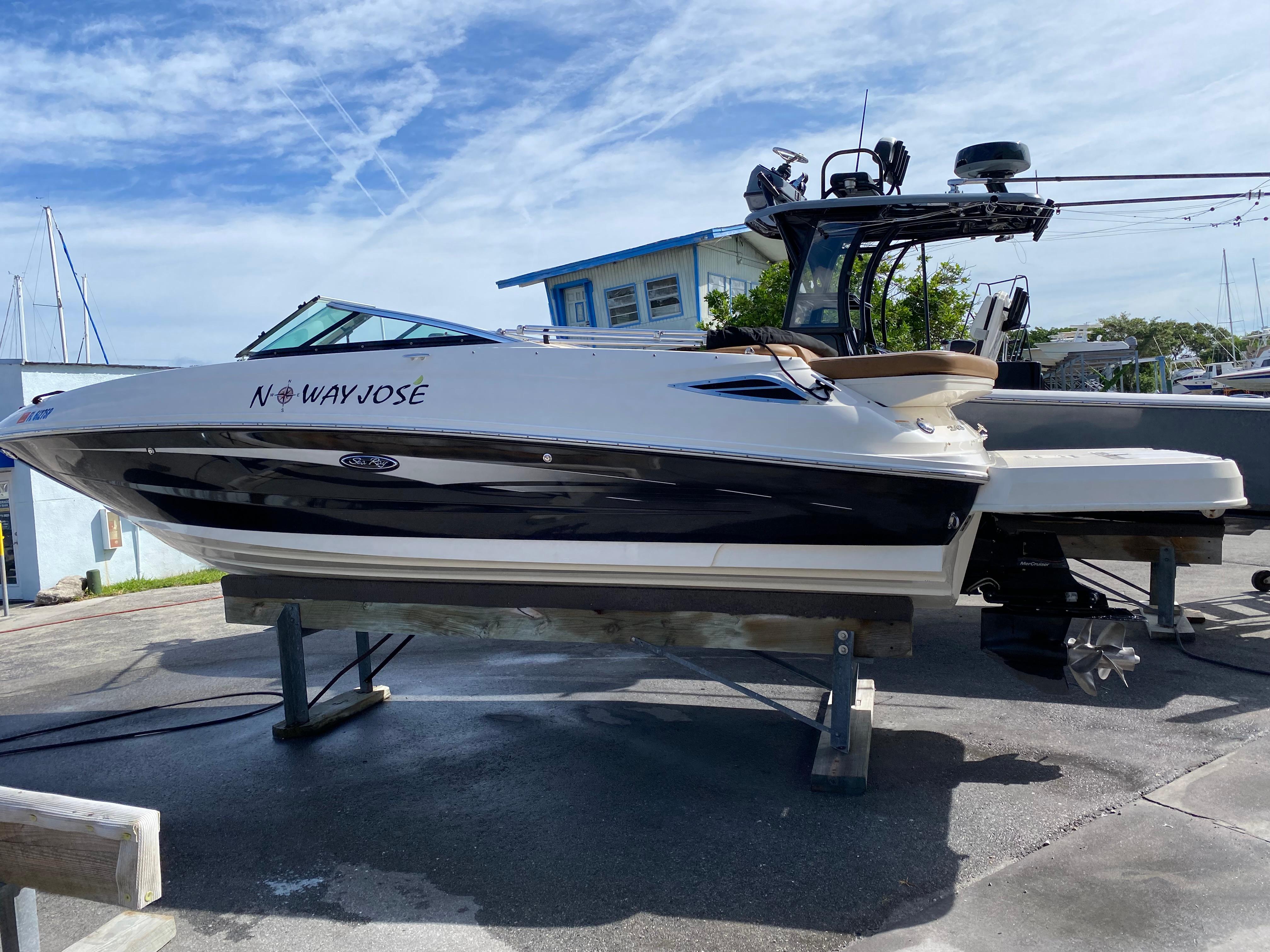 2015 Sea Ray 240 Sundeck