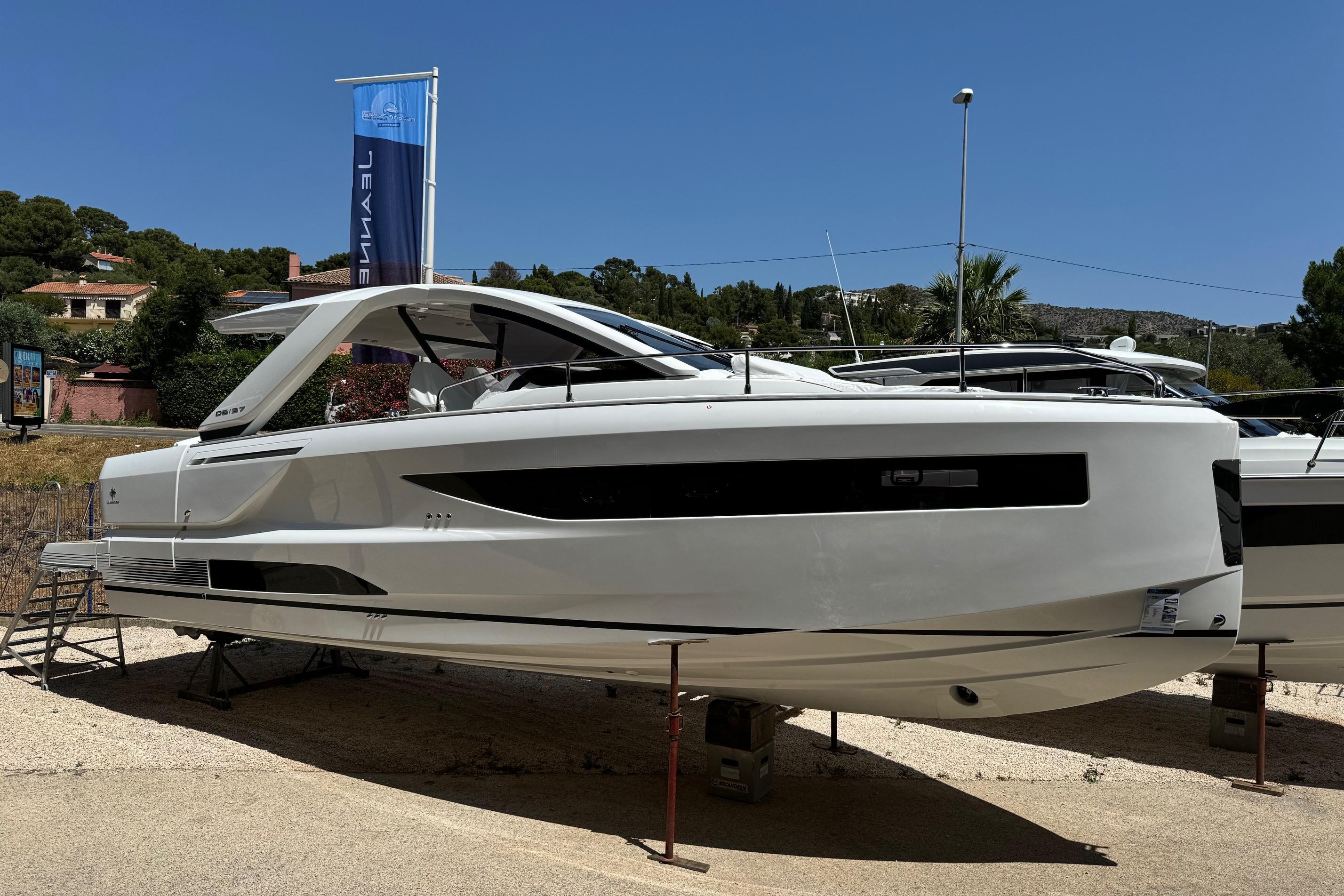 2026 Jeanneau DB/37 IB