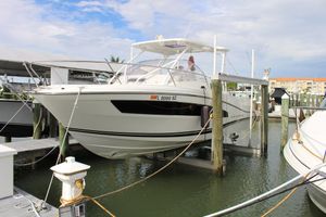 Jeanneau Leader 9.0 WA 2021 Jeanneau Leader 9.0 WA boat docked at marina, side view.