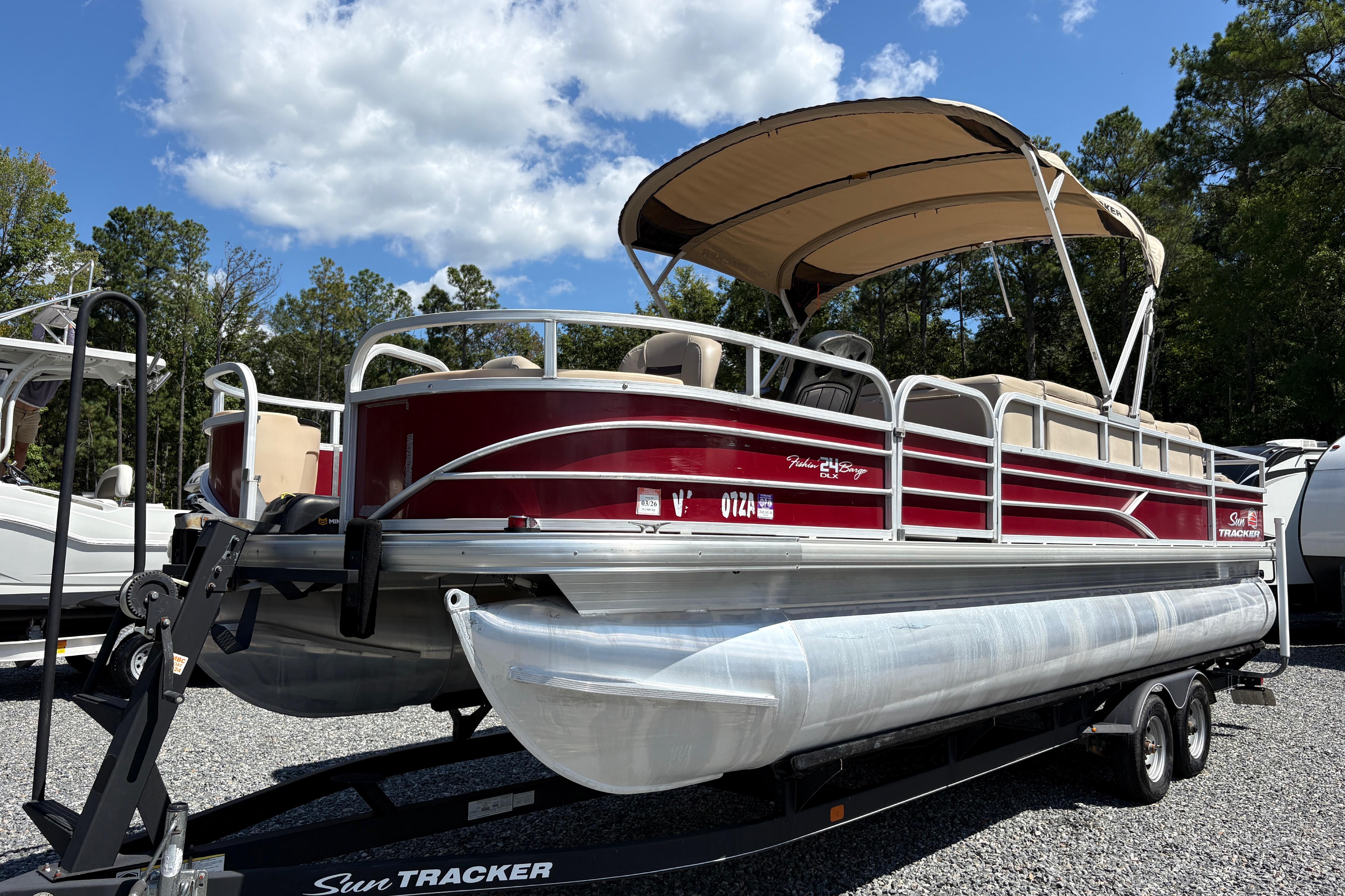 2019 Sun Tracker Fishin' Barge 24 DLX