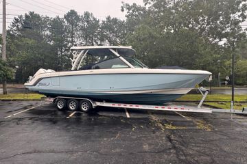 2022 Boston Whaler 320 Vantage