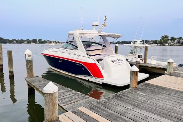 Formula 40 Performance Cruiser 2007 Formula 40 Performance Cruiser docked at a marina, featuring sleek design and vibrant colors.