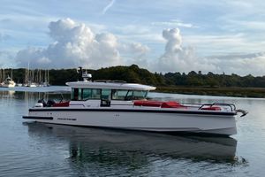 Axopar 37 XC CROSS CABIN Axopar 37 XC Cross Cabin