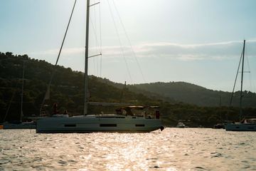 2023 Dufour 470