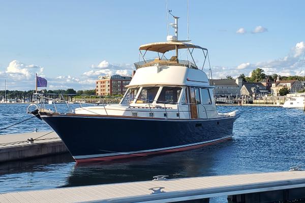 Lyman-Morse Custom Flybridge