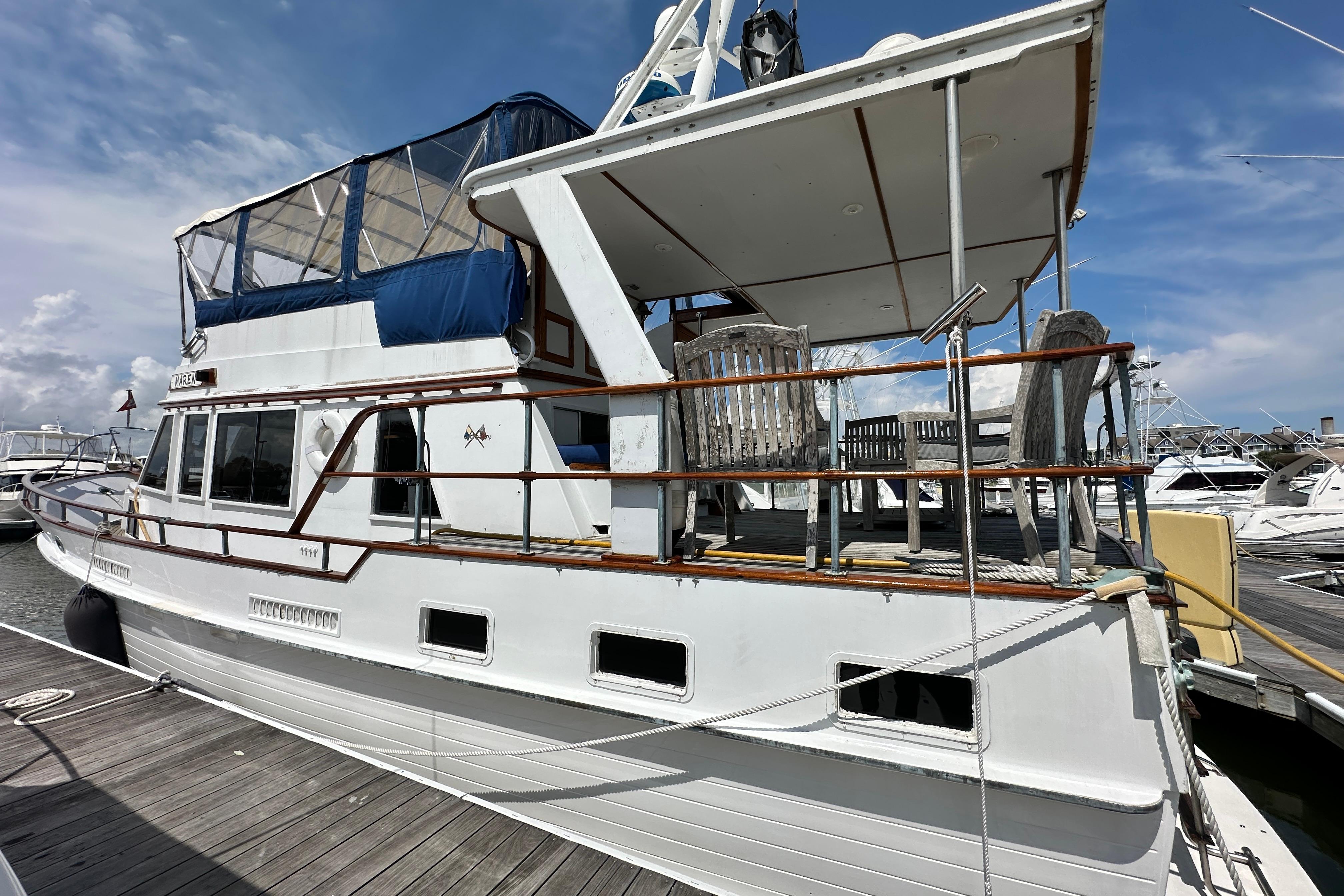 1980 Island Gypsy Flush Aft Deck Trawler-Motor Yacht