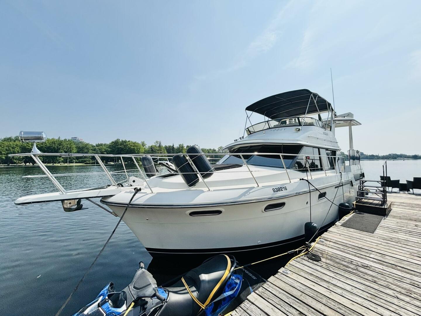 1988 Carver 3807 Aft Cabin