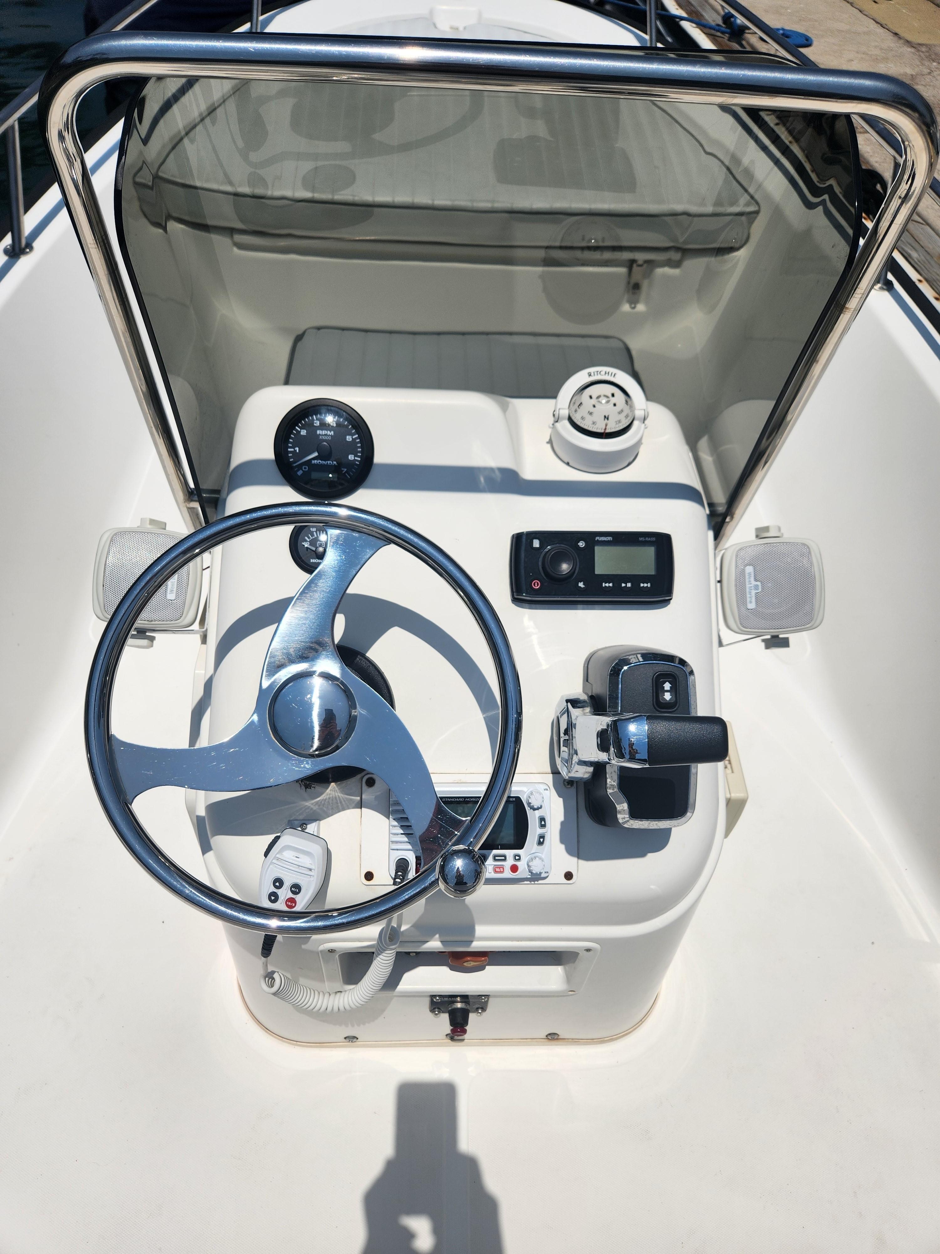 1998 Boston Whaler Dauntless 13
